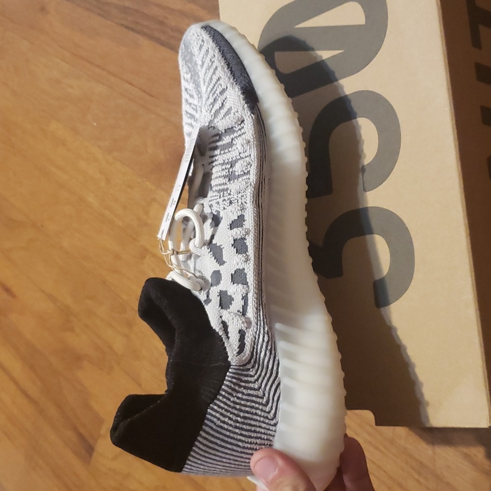 Yeezy Boost 350 V2